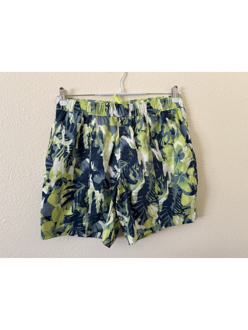 The North Face Swim Trunks NWOT Size M Class V Stretch Green Palm Camo Fabric